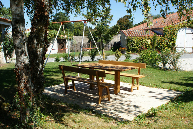 gites-le-nid-le-relais-les-grandes-chaumes-17700-surgeres-jardin-ete-2014-8jpg